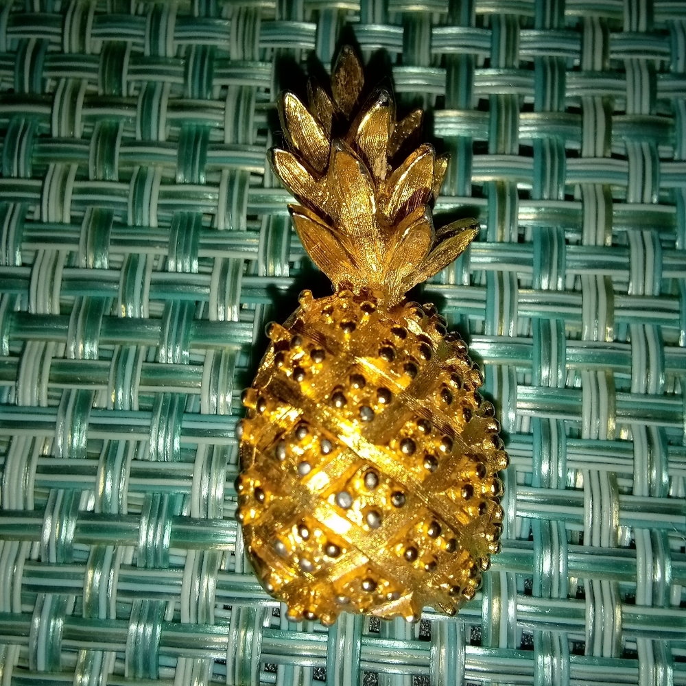 A Vintage Christmas Tree Brooch